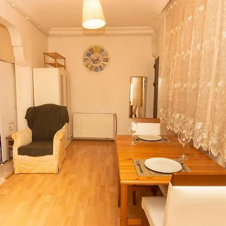 Couple's Getaway With Private Balcony In Uskudar